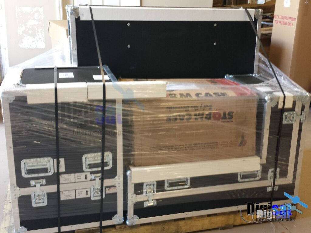Transportable flyaway VSAT antenna packed in shipping cases